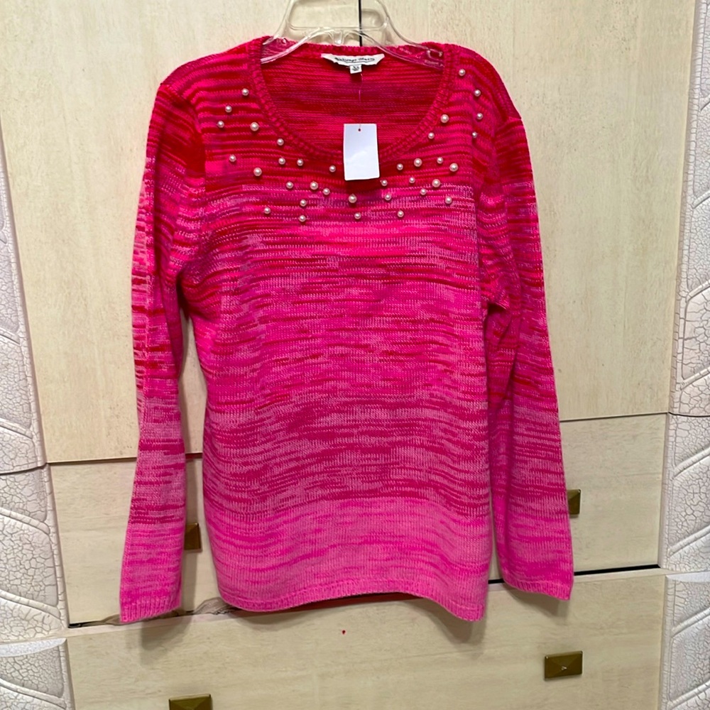 Women’s sweater with pearls